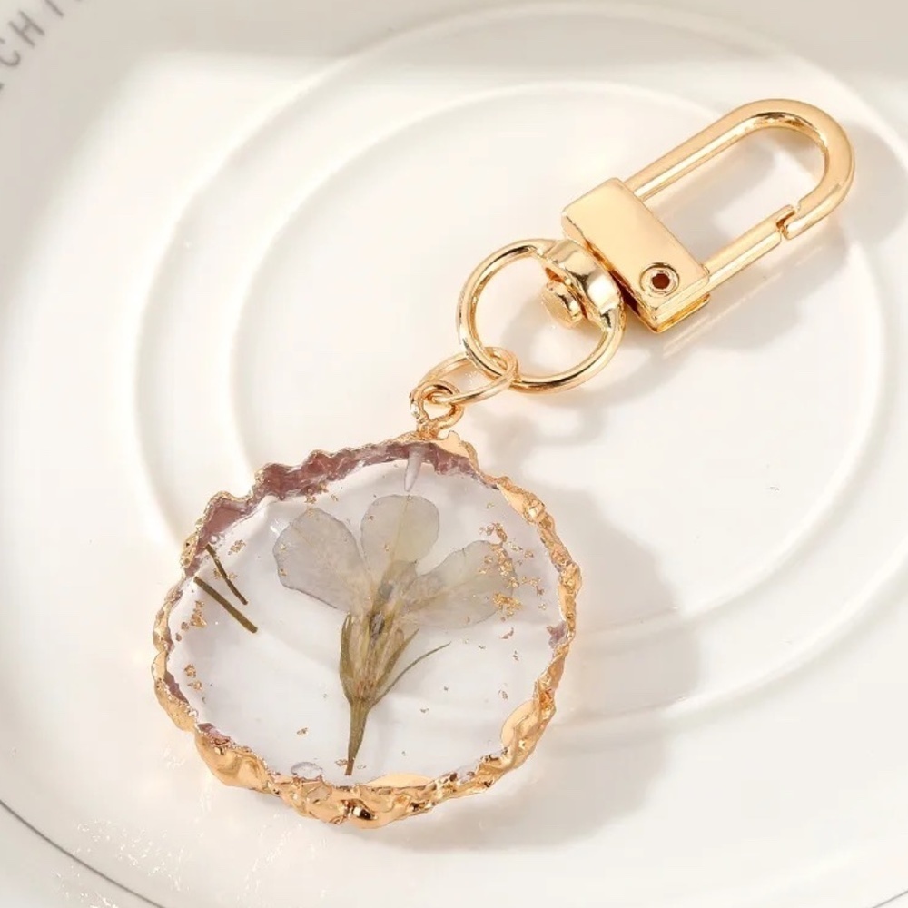 *TOPANGA* Gold x Dried Flower Resin Fashion Keychain